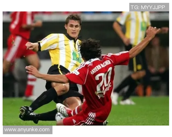 德国足球明星绯闻揭秘背后的爱情故事与职业生涯的交织