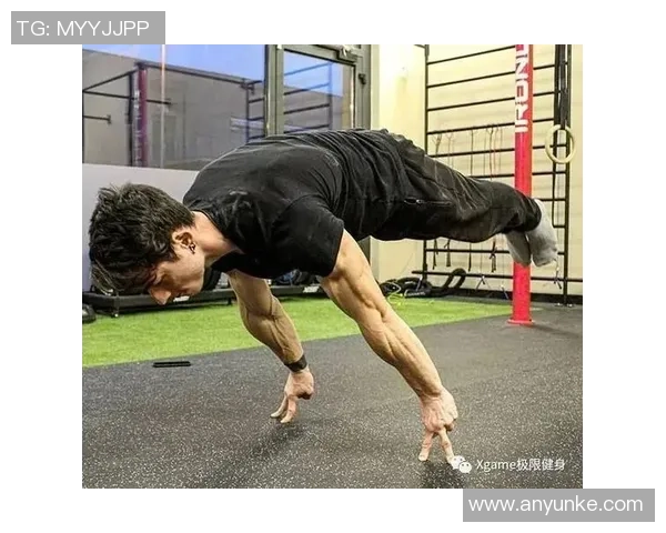 足球明星展现完美腹肌的精彩瞬间与健身秘诀分享