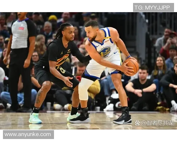 赛后分析重庆篮球队与北京篮球队的战术对决及其影响因素探讨